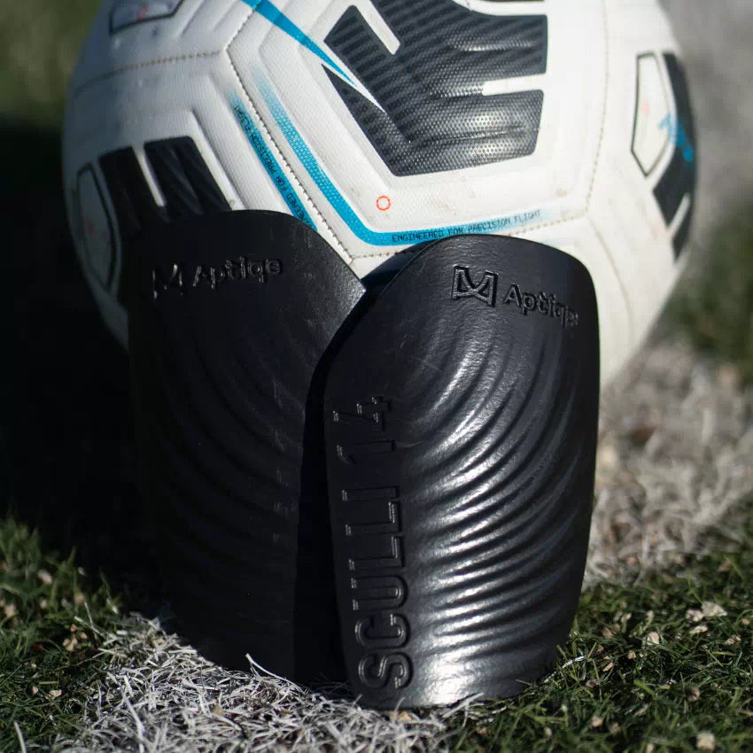 Aptiqe - Parastinchi da Calcio Personalizzabili