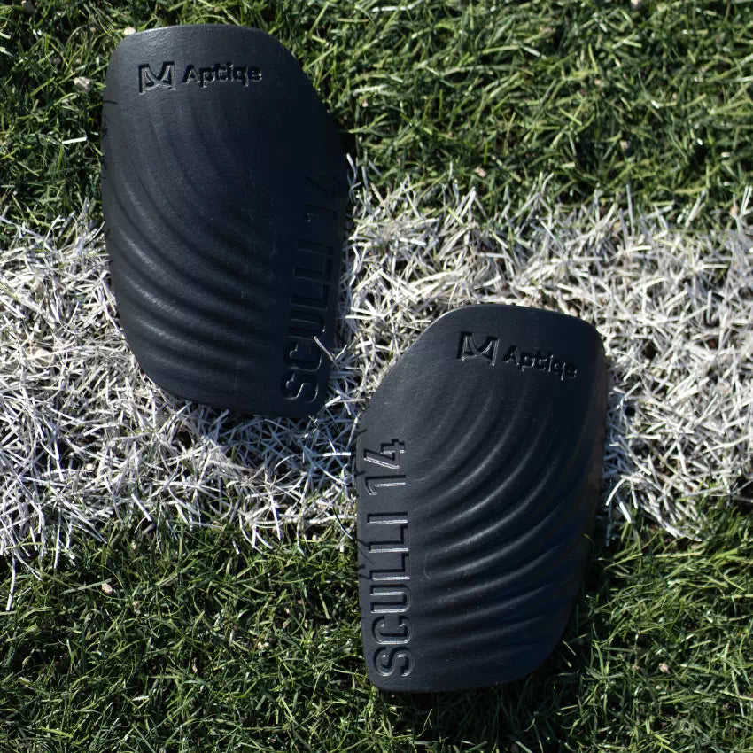 Aptiqe - Parastinchi da Calcio Personalizzabili