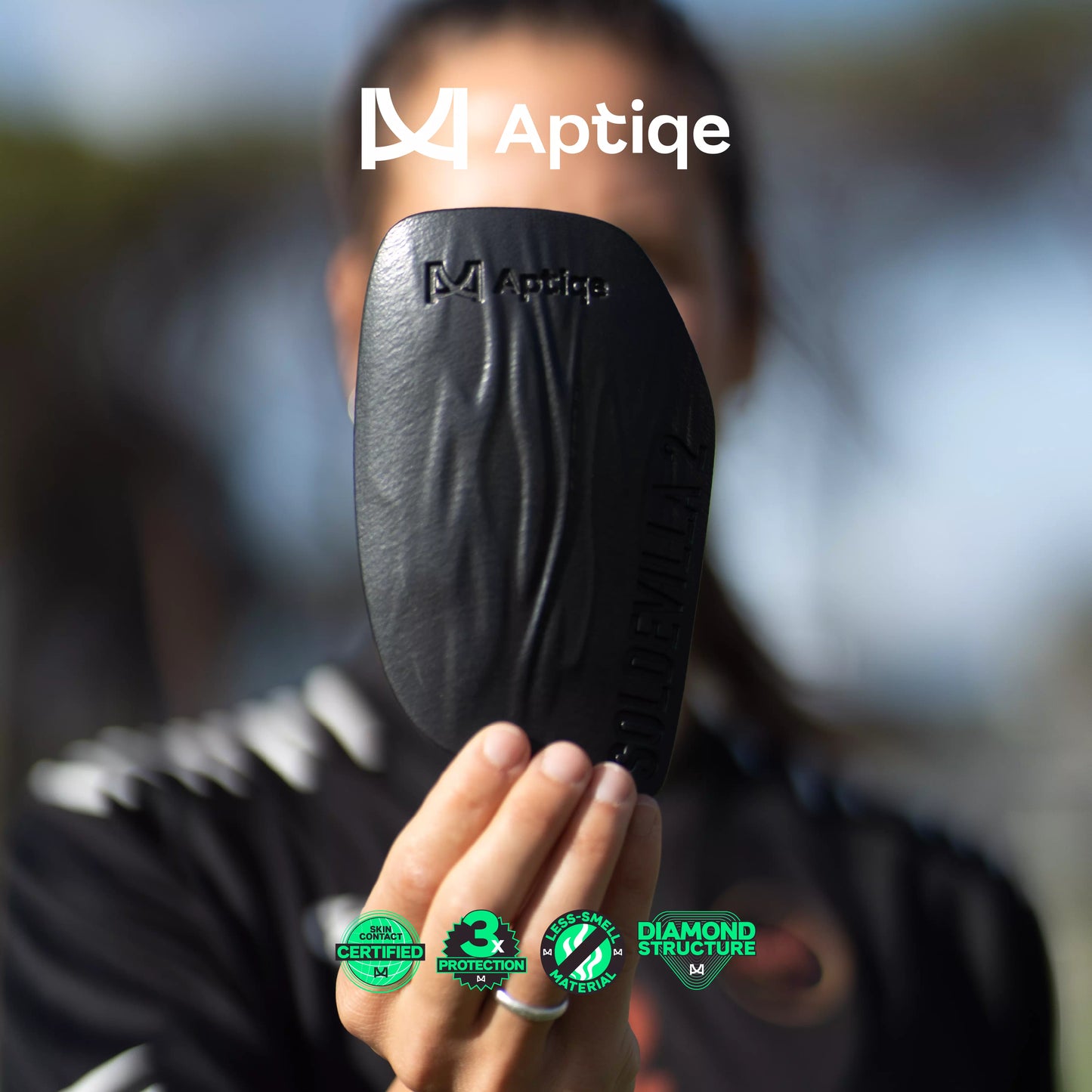 Aptiqe - Parastinchi da Calcio Personalizzabili